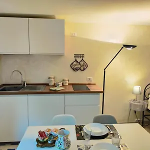 Le Di Giulia , Abbadia Lariana Italia